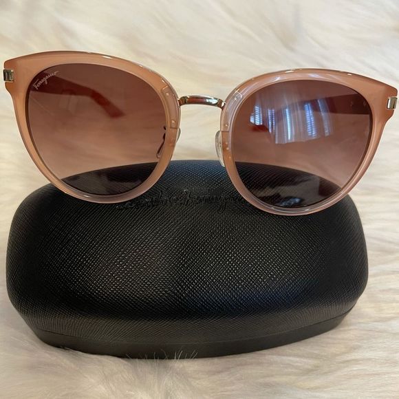 Salvatore Ferragamo Round Sunglasses main image 5
